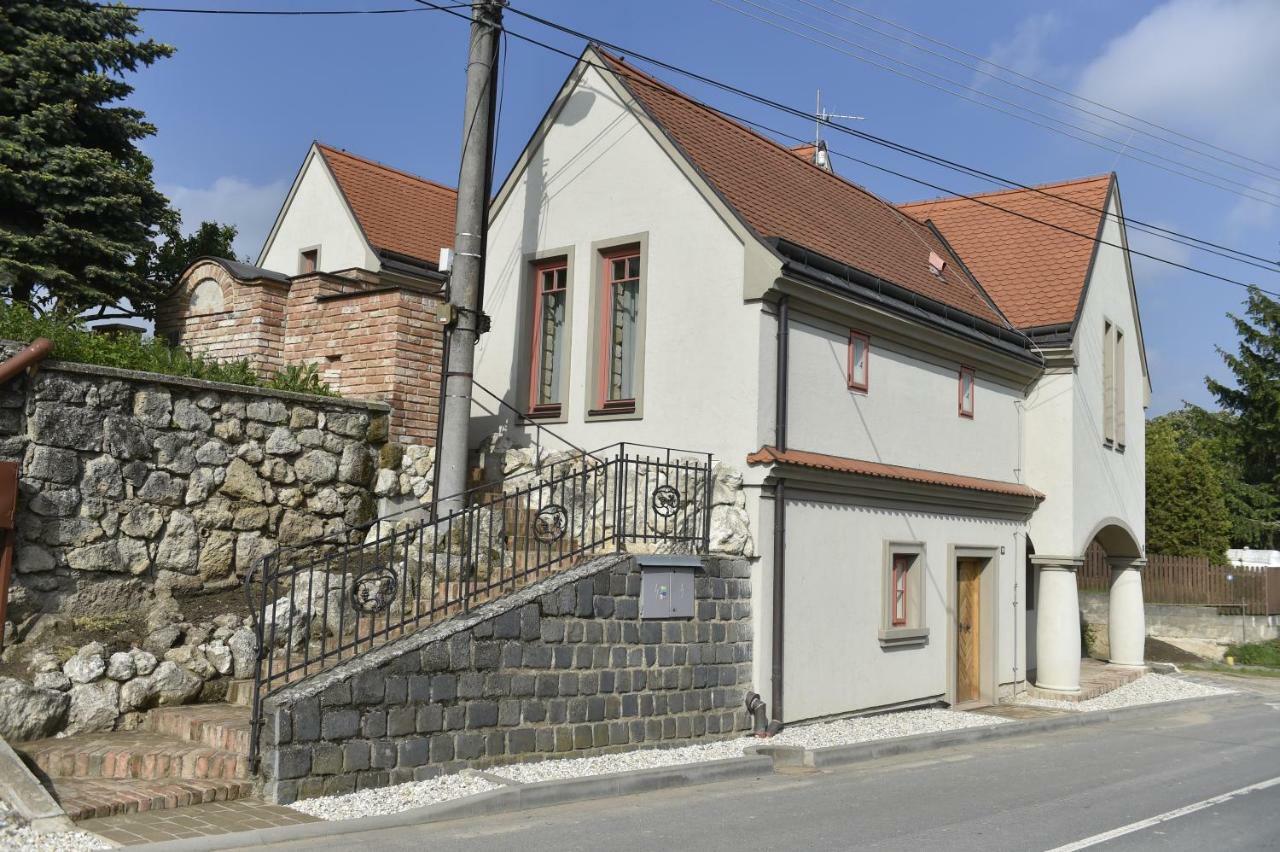 Penzion Dobre Casy Valtice Bagian luar foto